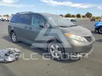 2011 Toyota SIENNA фото