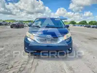 2011 Toyota SIENNA photo