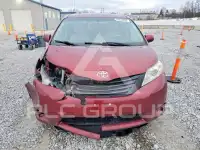 2011 Toyota SIENNA photo