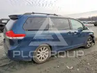 2011 Toyota SIENNA photo