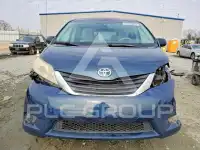 2011 Toyota SIENNA photo