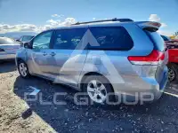2011 Toyota SIENNA фото