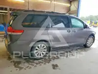 2011 Toyota SIENNA фото