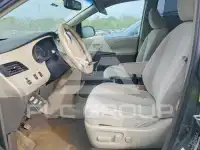 2011 Toyota SIENNA photo
