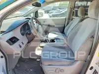 2011 Toyota SIENNA photo