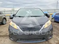 2011 Toyota SIENNA photo