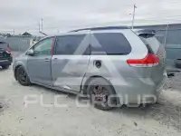 2011 Toyota SIENNA photo
