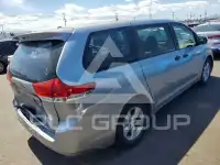 2011 Toyota SIENNA photo