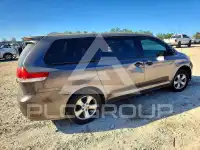 2011 Toyota SIENNA фото