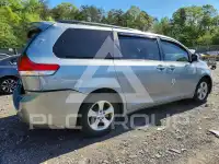 2011 Toyota SIENNA фото
