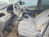 2011 Toyota SIENNA photo
