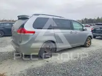 2011 Toyota SIENNA photo