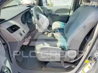 2011 Toyota SIENNA фото