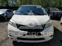 2011 Toyota SIENNA photo