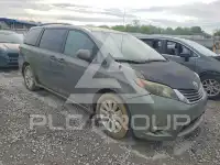2011 Toyota SIENNA photo