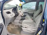2011 Toyota SIENNA фото