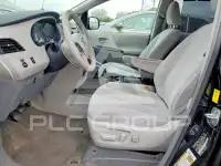 2011 Toyota SIENNA photo