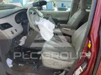 2011 Toyota SIENNA фото