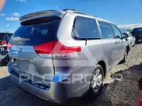 2011 Toyota SIENNA фото