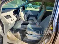 2011 Toyota SIENNA фото