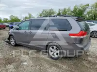 2011 Toyota SIENNA фото