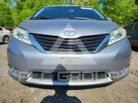 2011 Toyota SIENNA фото