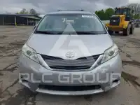 2011 Toyota SIENNA фото