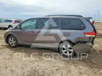 2011 Toyota SIENNA photo