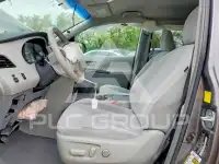 2011 Toyota SIENNA фото