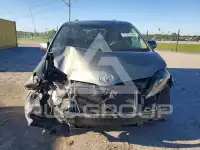 2011 Toyota SIENNA photo