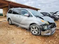 2011 Toyota SIENNA фото