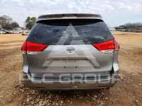 2011 Toyota SIENNA фото