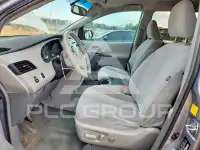 2011 Toyota SIENNA фото