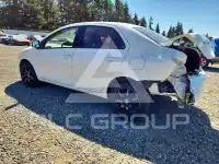 2011 Toyota YARIS фото