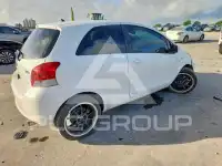 2011 Toyota YARIS фото