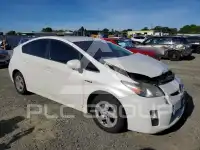 2011 Toyota PRIUS фото