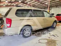 2011 KIA Sedona photo
