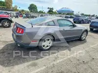 2011 Ford MUSTANG фото