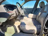 2011 Ford CROWN photo