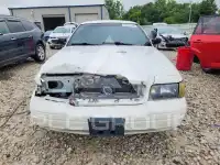 2011 Ford CROWN photo
