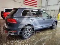 2011 Volkswagen Touareg photo