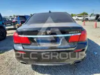 2012 BMW 750 фото