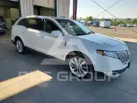 2012 Lincoln MKT photo