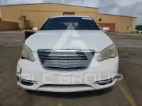 2012 Chrysler 200 photo