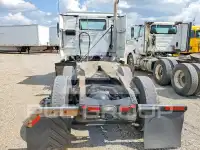 2012 Volvo VNL photo