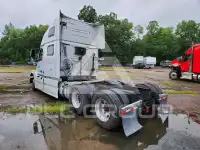 2012 Volvo VNL photo