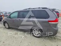 2012 Toyota SIENNA фото