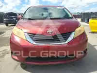 2012 Toyota SIENNA photo