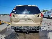 2012 Toyota SIENNA photo