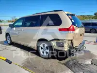 2012 Toyota SIENNA photo